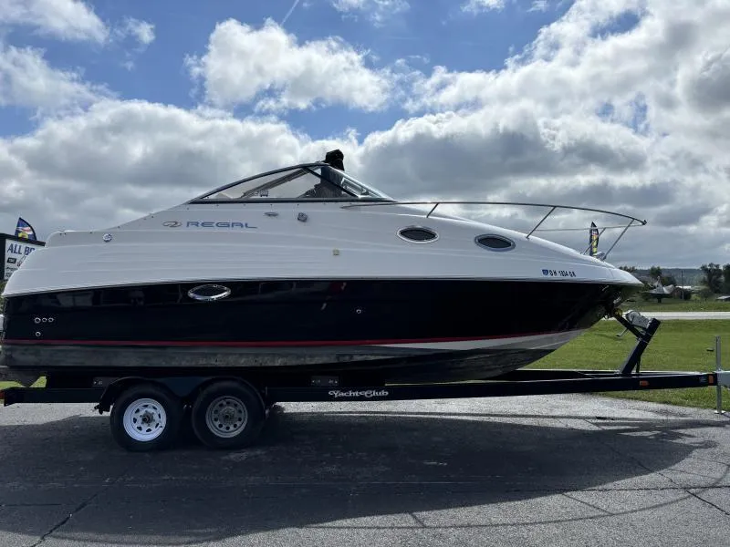 2005 Regal 2465 Commadore